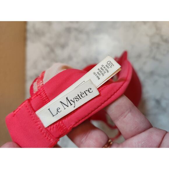 Le Mystère Women's Pink Red Lace Comfortable‎ T Shirt Bra Size 32D - Picture 3 of 3